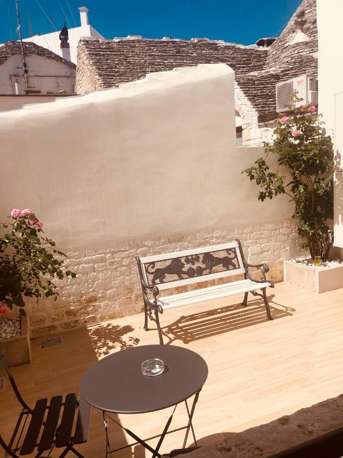 Nido Di Pietra-Dimora In Centro Bed & Breakfast Alberobello Exterior photo