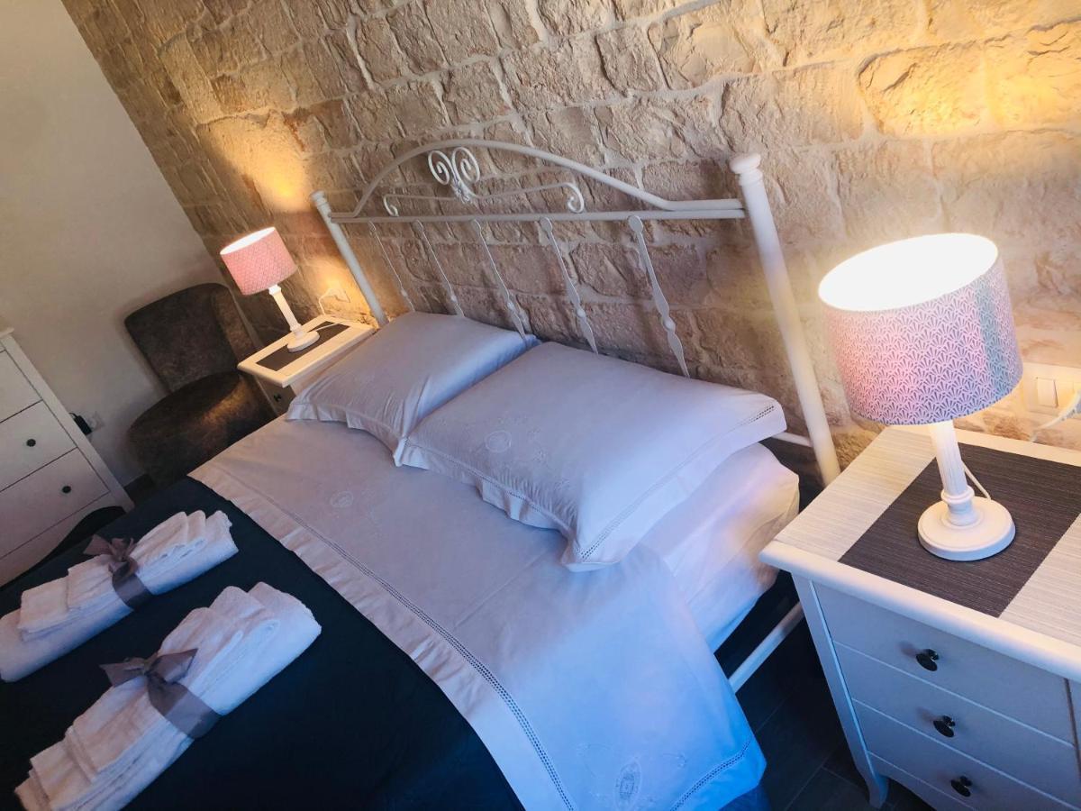 Nido Di Pietra-Dimora In Centro Bed & Breakfast Alberobello Exterior photo