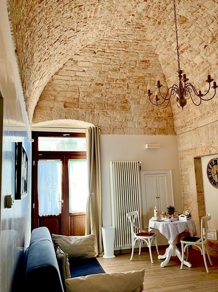 Nido Di Pietra-Dimora In Centro Bed & Breakfast Alberobello Exterior photo