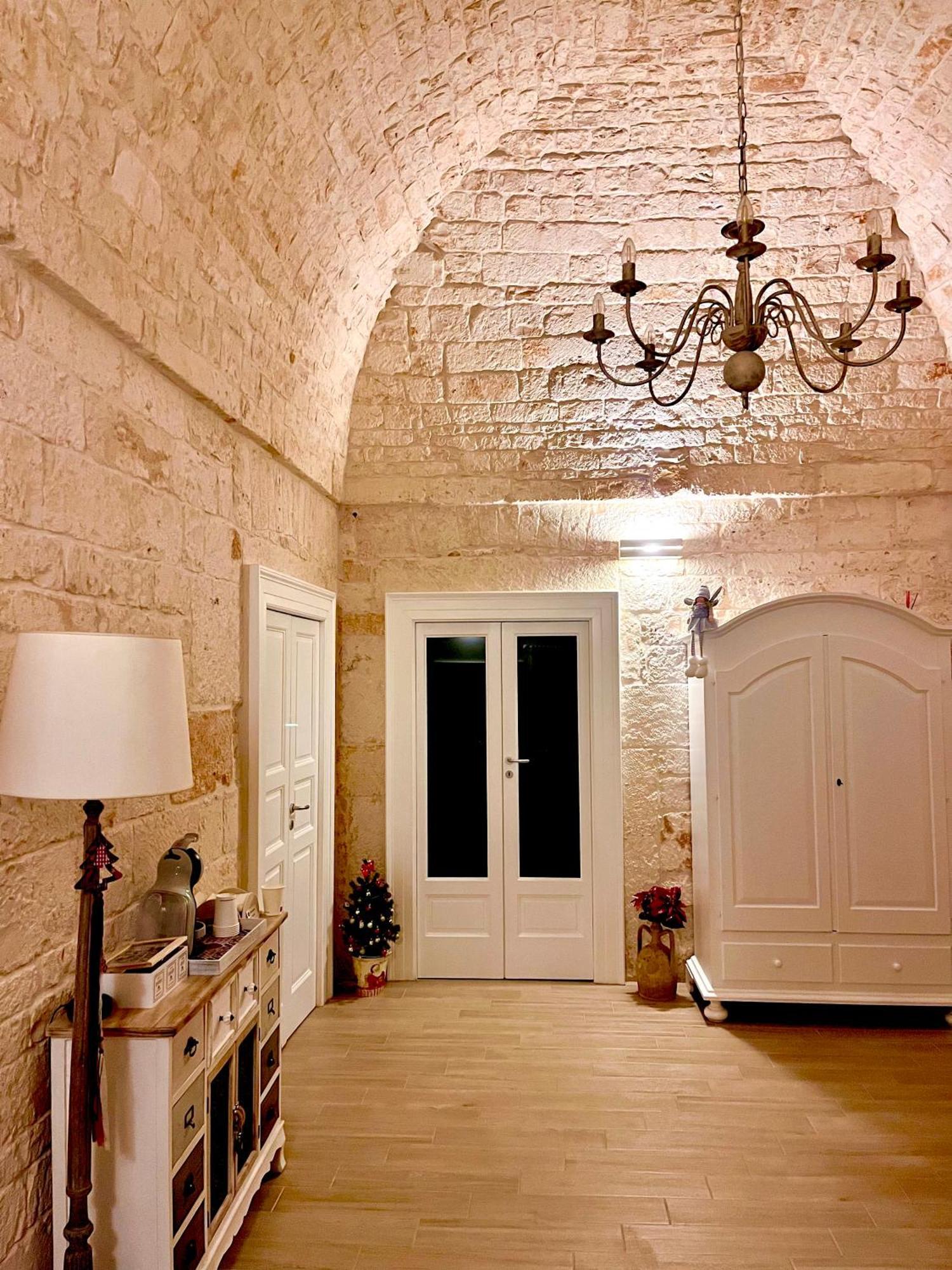 Nido Di Pietra-Dimora In Centro Bed & Breakfast Alberobello Exterior photo